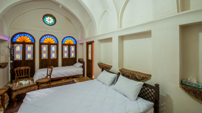 اقامتگاه سنتی شاسوسا کاشان اتاق سه تخته گوشواره 1 اقامتگاه سنتی شاسوسا کاشان اتاق سه تخته گوشواره 1