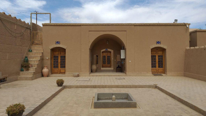 اقامتگاه سنتی باغ پهلوان پور مهریز فضای داخلی اقامتگاه 2 اقامتگاه سنتی باغ پهلوان پور مهریز فضای داخلی اقامتگاه 2