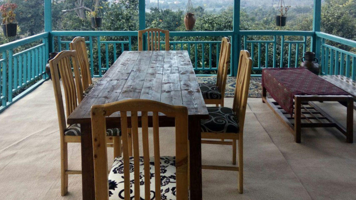 اقامتگاه بوم‌گردی کندوج تنکابن فضای بیرونی اقامتگاه 3