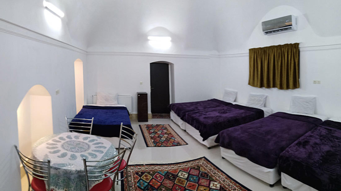 اقامتگاه بومگردی خانه صفا یزد اتاق پنج تخته 1 اقامتگاه بومگردی خانه صفا یزد اتاق پنج تخته 1