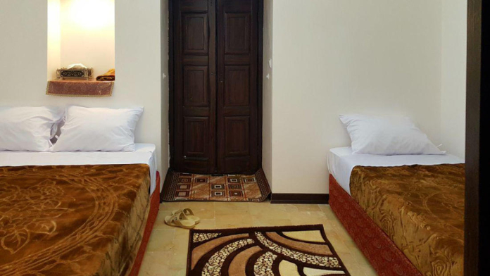 اقامتگاه بوم‌گردی سرای درویش یزد اتاق سه تخته