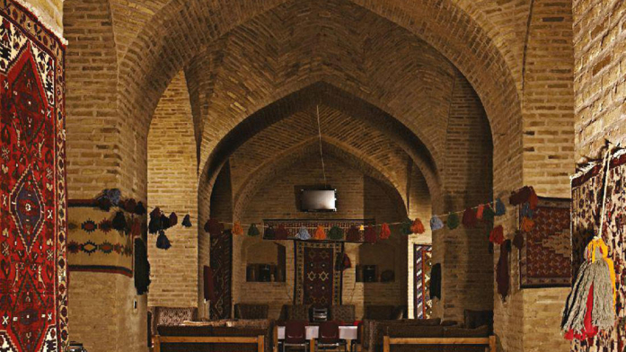 اقامتگاه سنتی کاروانسرای صفویه سریزد مهریز فضای داخلی اقامتگاه 5