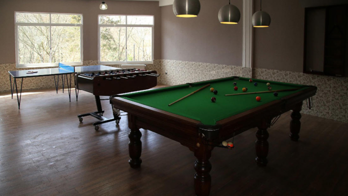 هتل مزرعه قوها لاهیجان سالن بیلیارد هتل مزرعه قوها لاهیجان سالن بیلیارد