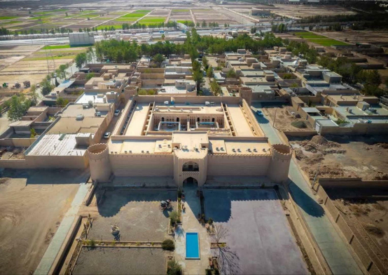 اقامتگاه سنتی قلعه وزیر میبد نمای بیرونی 2 اقامتگاه سنتی قلعه وزیر میبد نمای بیرونی 2