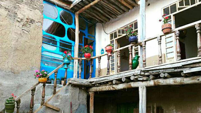 اقامتگاه بوم‌گردی ترلان اسد آباد فضای داخلی اقامتگاه ۱