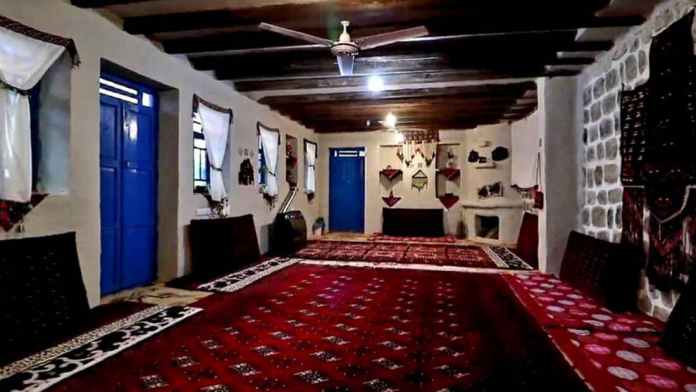 اقاقمتگاه بومگردی ساسنگ مینودشت فضای داخلی اتاق ها 4 اقاقمتگاه بومگردی ساسنگ مینودشت فضای داخلی اتاق ها 4