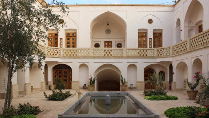 اقامتگاه سنتی سپنج کاشان فضای داخلی اقامتگاه 1 اقامتگاه سنتی سپنج کاشان فضای داخلی اقامتگاه 1