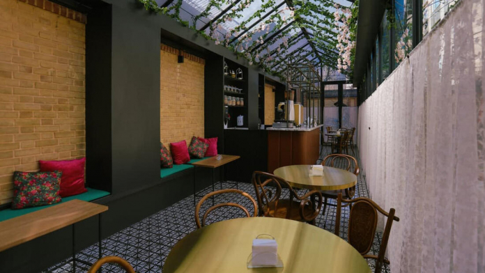 اقامتگاه سنتی نظامیه تهران کافی شاپ 2 اقامتگاه سنتی نظامیه تهران کافی شاپ 2