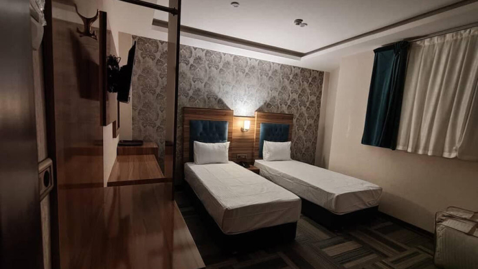 هتل قصر  نادری قم اتاق دو تخته تویین