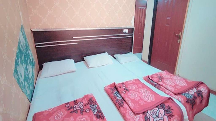 هتل آپارتمان الهیه مشهد اتاق سه تخته برای دونفر 4 هتل آپارتمان الهیه مشهد اتاق سه تخته برای دونفر 4