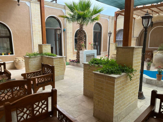 اقامتگاه سنتی کیخسرو کرمان فضای داخلی اقامتگاه 1 اقامتگاه سنتی کیخسرو کرمان فضای داخلی اقامتگاه 1