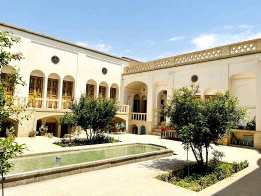 اقامتگاه سنتی اشکوب کاشان فضای محوطه 2 اقامتگاه سنتی اشکوب کاشان فضای محوطه 2