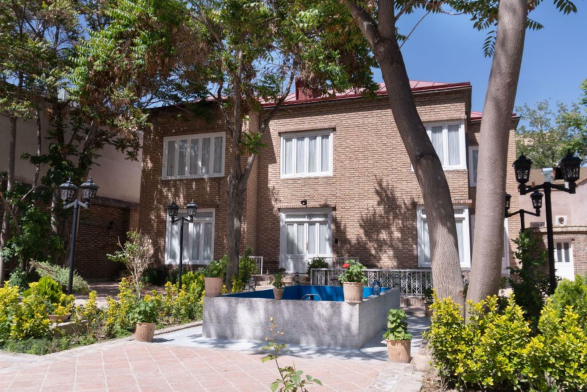 اقامتگاه سنتی اصالت مشهد فضای محوطه اقامتگاه سنتی اصالت مشهد فضای محوطه