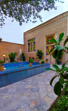 اقامتگاه سنتی ملک التجار مشهد فضای محوطه 3