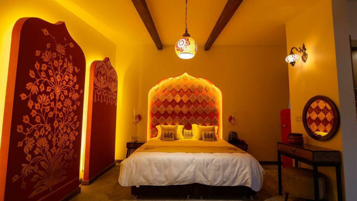 اقامتگاه سنتی عمارت هشتادوپنج تهران اتاق ارغوان اقامتگاه سنتی عمارت هشتادوپنج تهران اتاق ارغوان