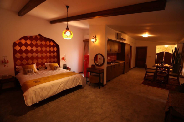 اقامتگاه سنتی عمارت هشتادوپنج تهران اتاق ارغوان اقامتگاه سنتی عمارت هشتادوپنج تهران اتاق ارغوان