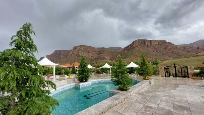 هتل قصر یازده شیراز محوطه هتل