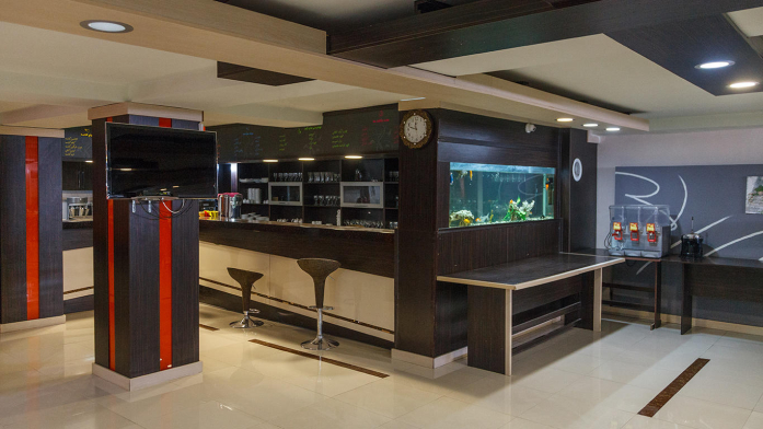 هتل آپارتمان پلاس قشم کافی شاپ 1 هتل آپارتمان پلاس قشم کافی شاپ 1