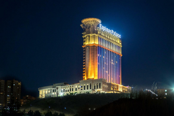 اسپیناس پالاس تهران نمای بیرونی