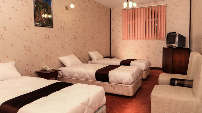 هتل جهانگردی علیصدر کبودر آهنگ اتاق سه تخته