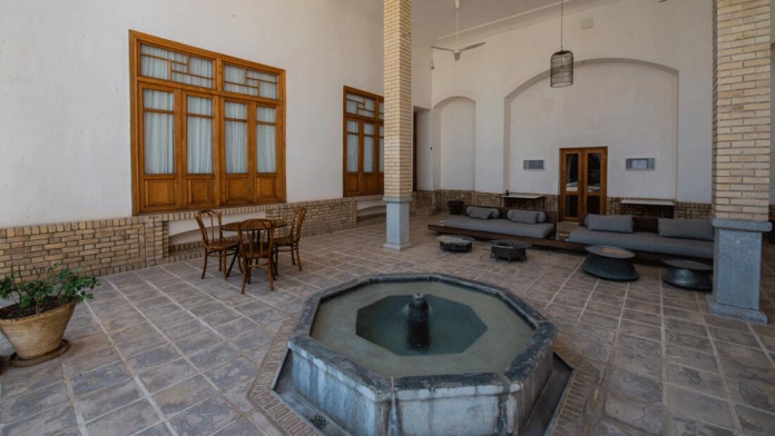 اقامتگاه سنتی خانهی منوچهری کاشان فضای داخلی اقامتگاه 2 اقامتگاه سنتی خانهی منوچهری کاشان فضای داخلی اقامتگاه 2