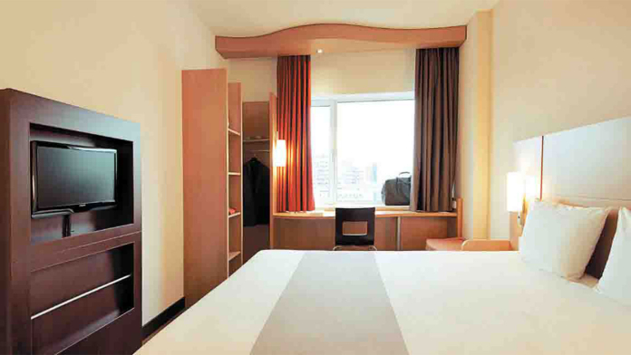 نمایی از اتاق هتل اکسیس