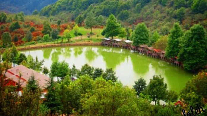 محوطه هتل دریاچه قو