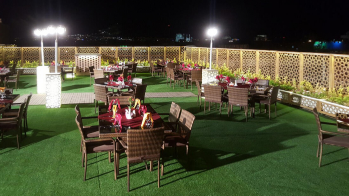 هتل آوین اصفهان رستوران فضای باز هتل آوین اصفهان رستوران فضای باز
