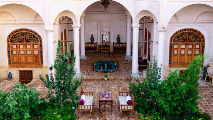 اقامتگاه سنتی خانه مرشدی کاشان فضای داخلی اقامتگاه 3 اقامتگاه سنتی خانه مرشدی کاشان فضای داخلی اقامتگاه 3