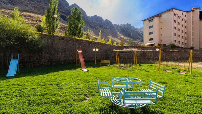 هتل گاجره دیزین کرج فضای بیرونی هتل 2