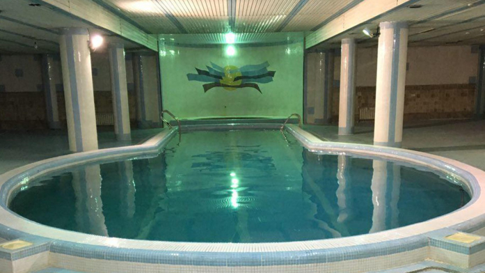 هتل مارال کلاردشت استخر هتل مارال کلاردشت استخر