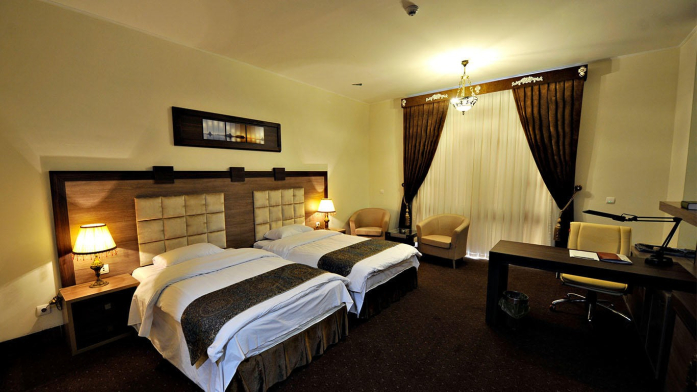 هتل نیکان بافق اتاق سه تخته