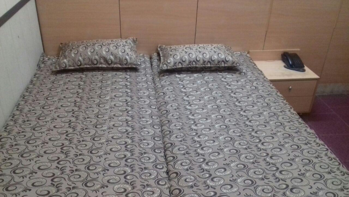 هتل آپارتمان زرین قم اتاق دو تخته تویین 2