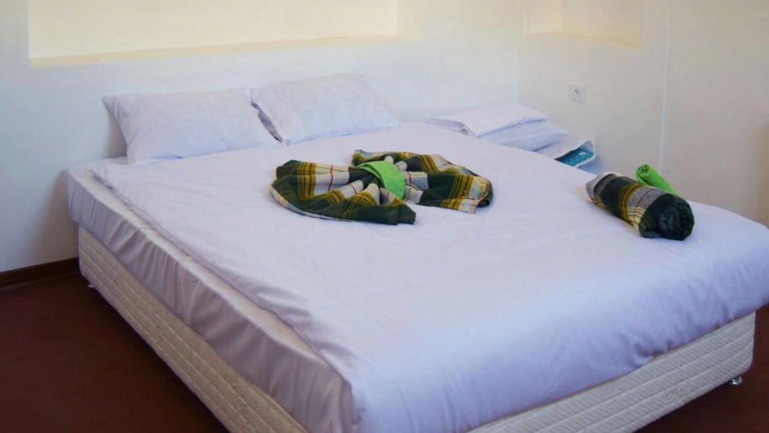 اقامتگاه بوم‌گردی کهن پایاب یزد فضای داخلی اتاق ها