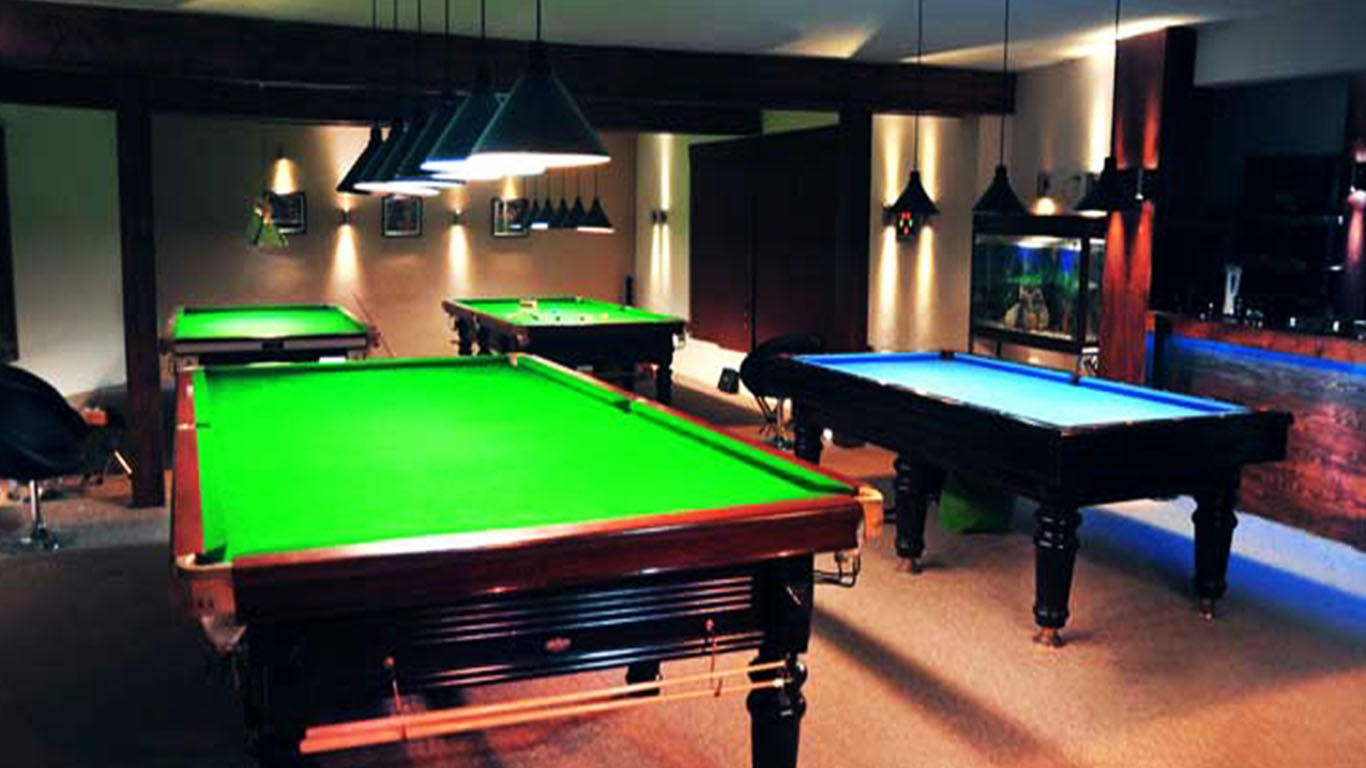 هتل ملک چالوس سالن بیلیارد هتل ملک چالوس سالن بیلیارد
