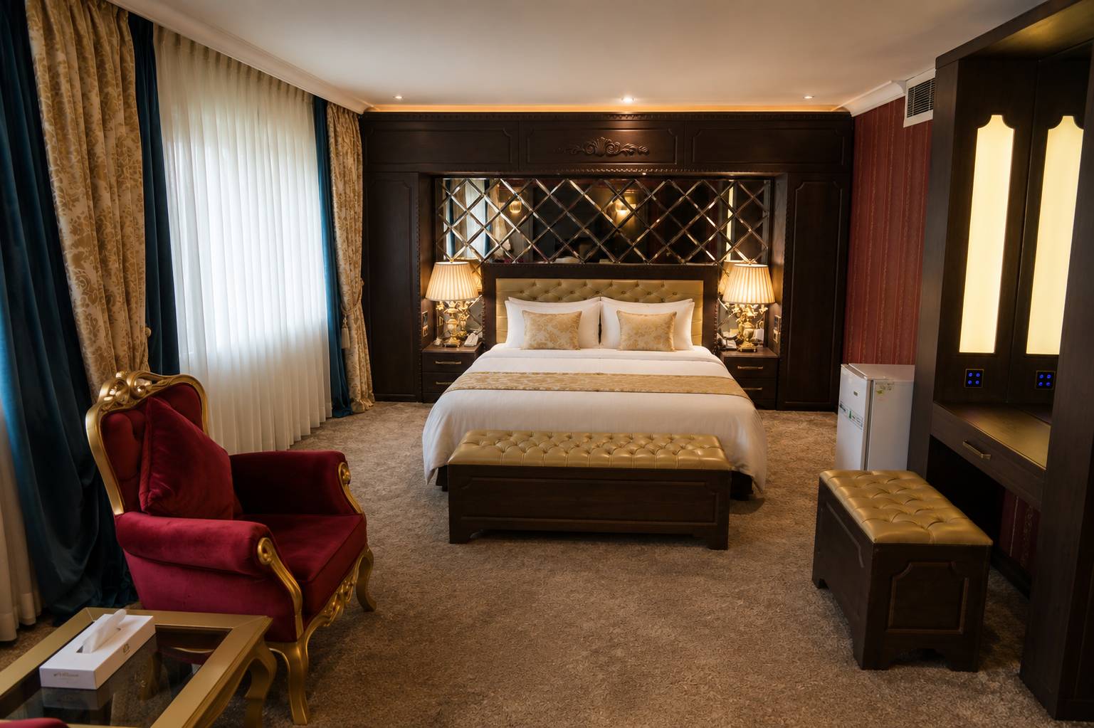 Laleh Hotel