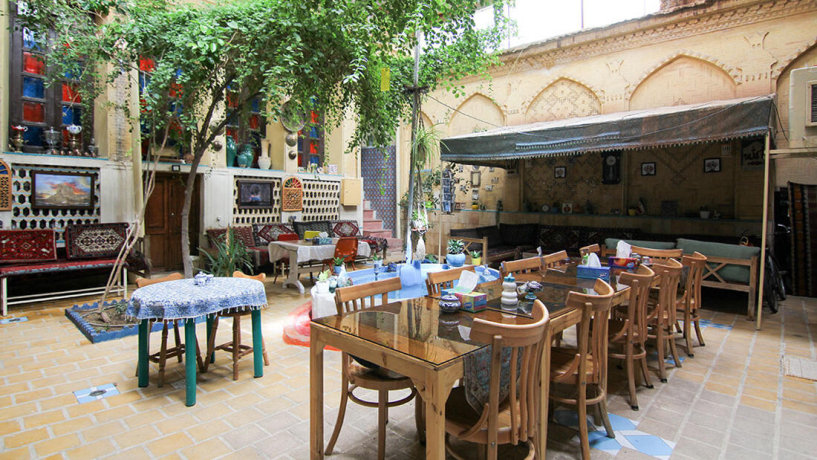 اقامتگاه سنتی گلشن شیراز فضای داخلی 1 اقامتگاه سنتی گلشن شیراز فضای داخلی 1