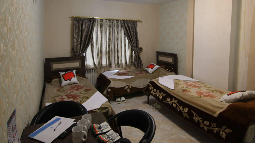 مهمنسرا علی تهران اتاق سه تخته مهمنسرا علی تهران اتاق سه تخته