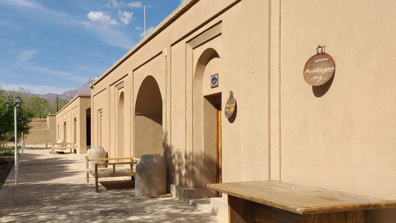 اقامتگاه سنتی باغ پهلوان پور مهریز فضای داخلی اقامتگاه 1 اقامتگاه سنتی باغ پهلوان پور مهریز فضای داخلی اقامتگاه 1