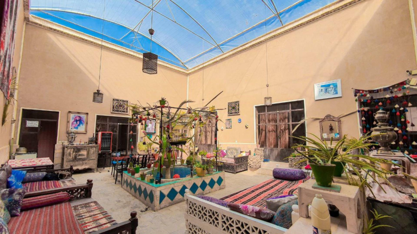 اقامتگاه بومگردی خانه صفا یزد محوطه 1 اقامتگاه بومگردی خانه صفا یزد محوطه 1