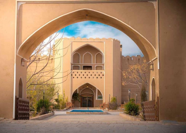 اقامتگاه سنتی قلعه وزیر میبد نمای بیرونی 6 اقامتگاه سنتی قلعه وزیر میبد نمای بیرونی 6