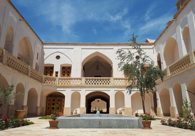 اقامتگاه سنتی سپنج کاشان فضای داخلی اقامتگاه 4 اقامتگاه سنتی سپنج کاشان فضای داخلی اقامتگاه 4