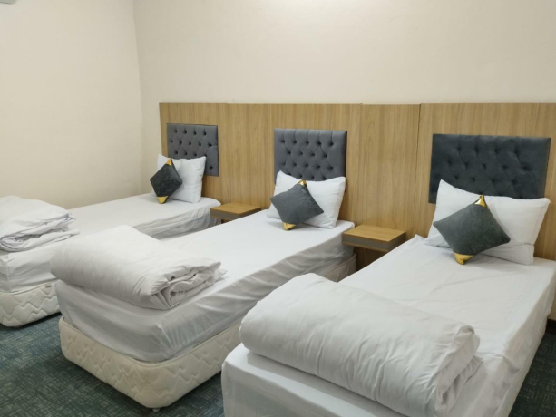 هتل آراسته قم اتاق سه تخته هتل آراسته قم اتاق سه تخته