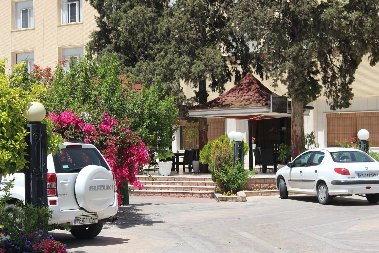 هتل پارک سعدی شیراز محوطه