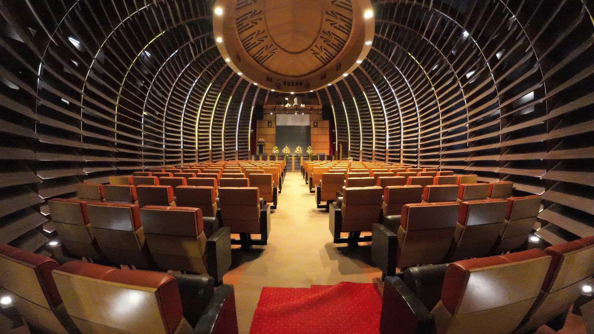 Ferdowsi Grand Hotel