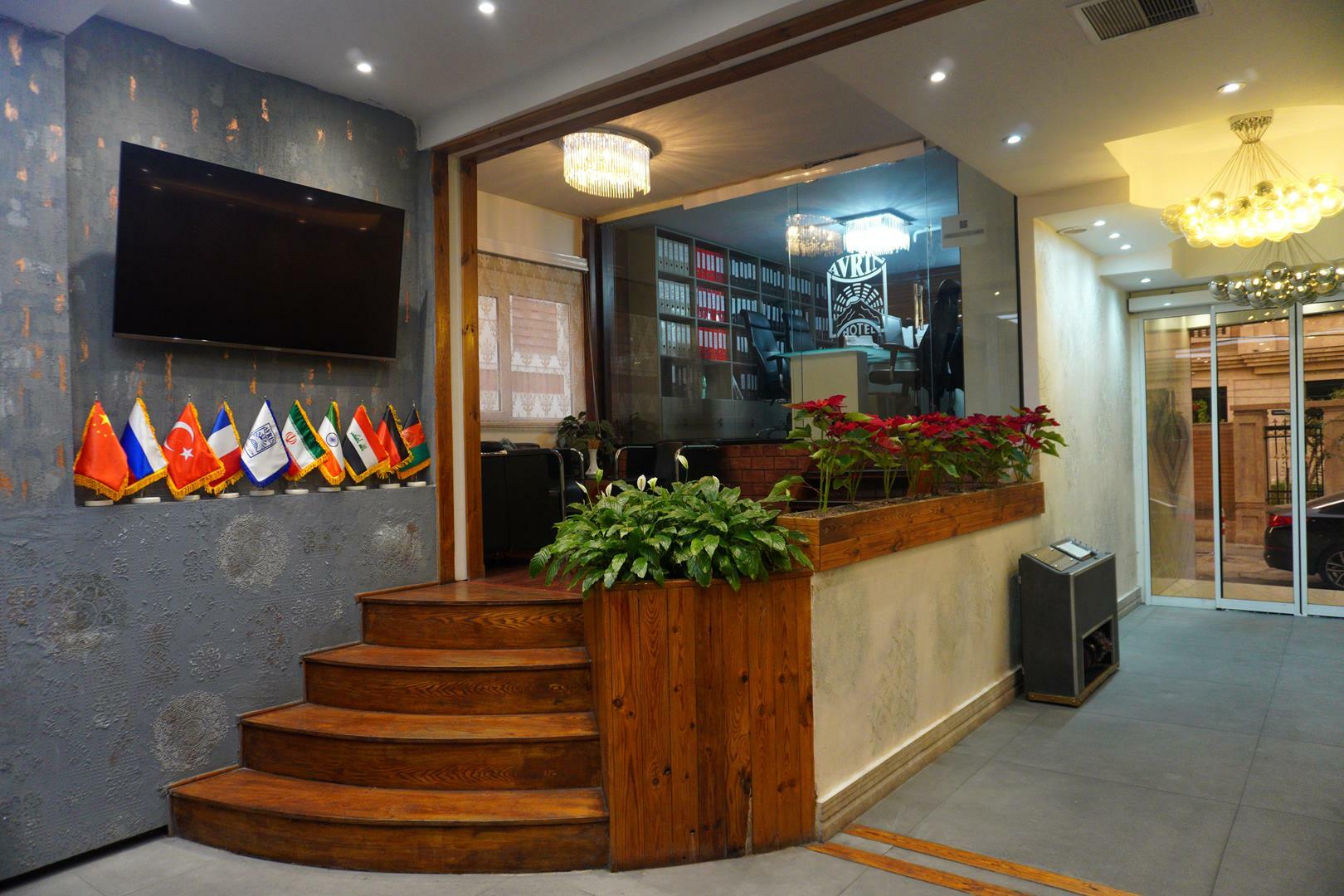 Oorin, Tehran
