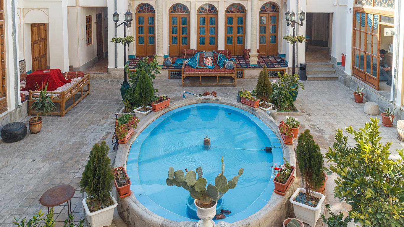Khan Neshin, Isfahan
