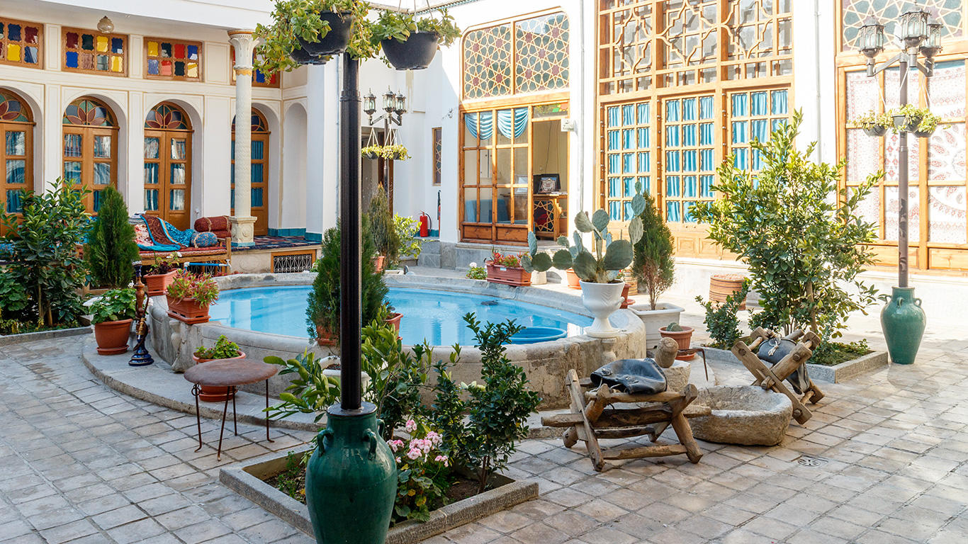 Khan Neshin, Isfahan