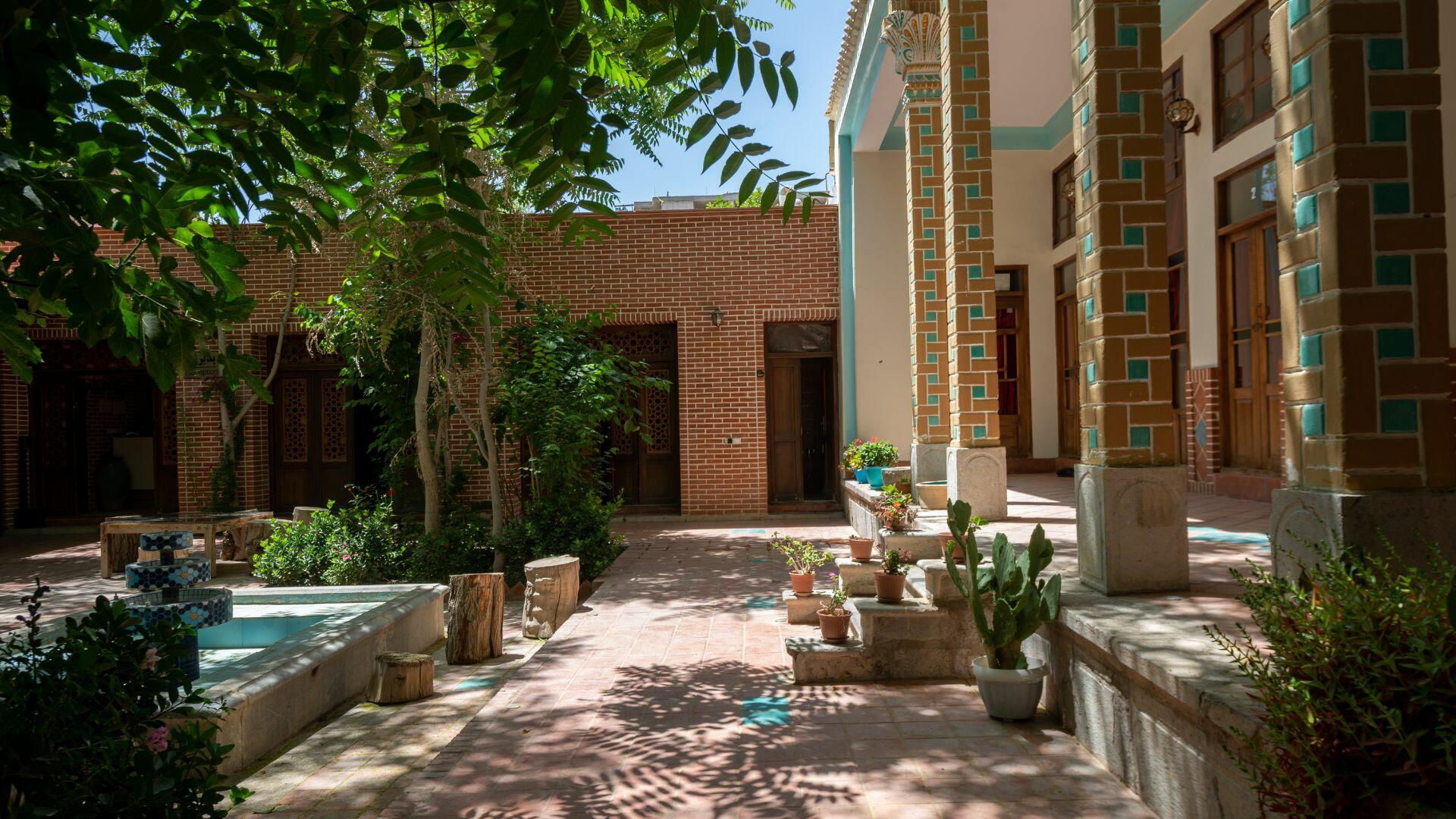 Ario, Isfahan