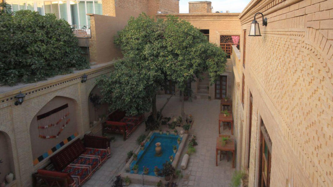 Mah Monir, Shiraz